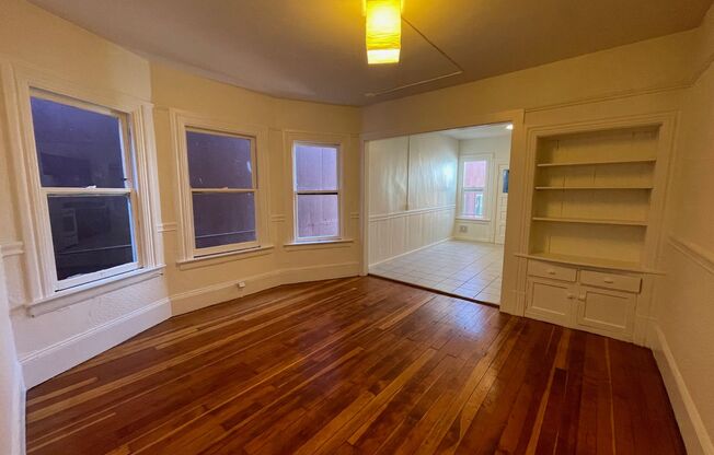 2 beds, 1 bath, $3,000, Unit 391 7th Ave