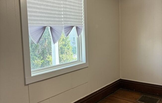 3 beds, 2.5 baths, 1,700 sqft, $1,650, Unit 1