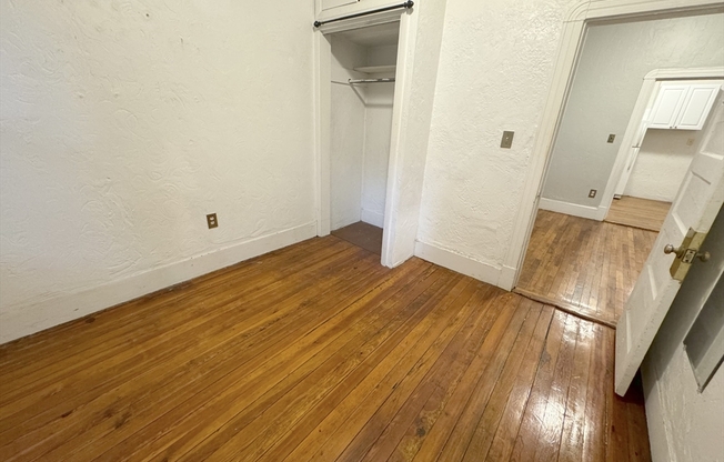 2 beds, 1 bath, $2,550, Unit 2