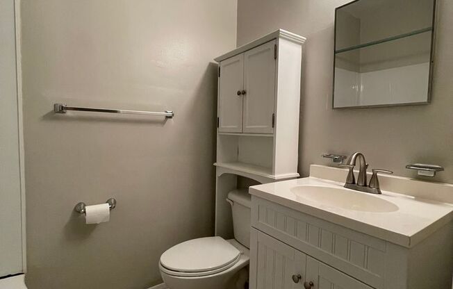 Studio, 1 bath, 600 sqft, $1,050, Unit Unit 02