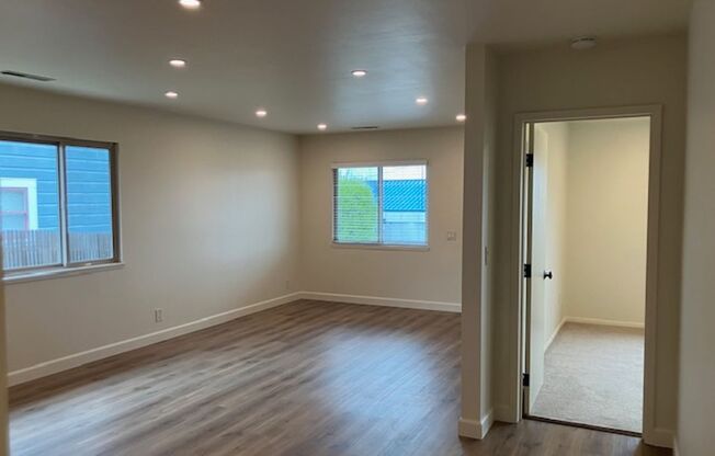 Large Three Bedroom, Two Bathroom House Near DLI, Cannery Row and Schools