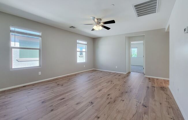 SOLAR! Newer flooring and a gorgeous kitchen in Sienna Hills!