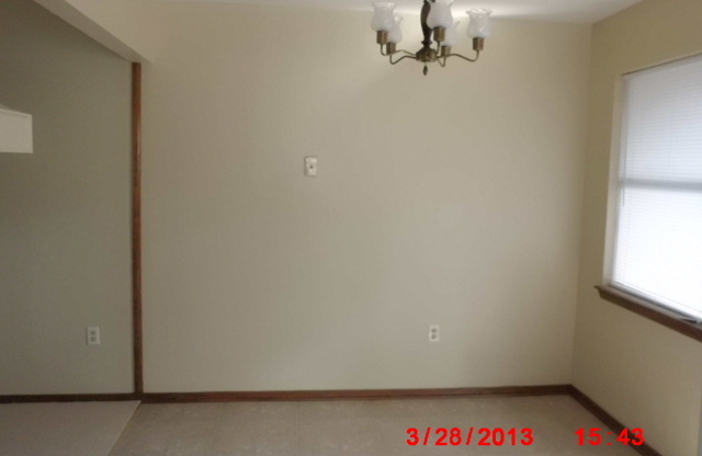 2 beds, 1 bath, $695, Unit # 4