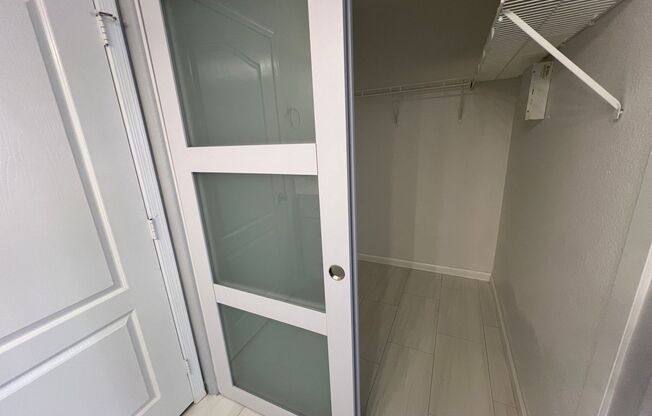 2 beds, 1 bath, $1,450, Unit # 1050