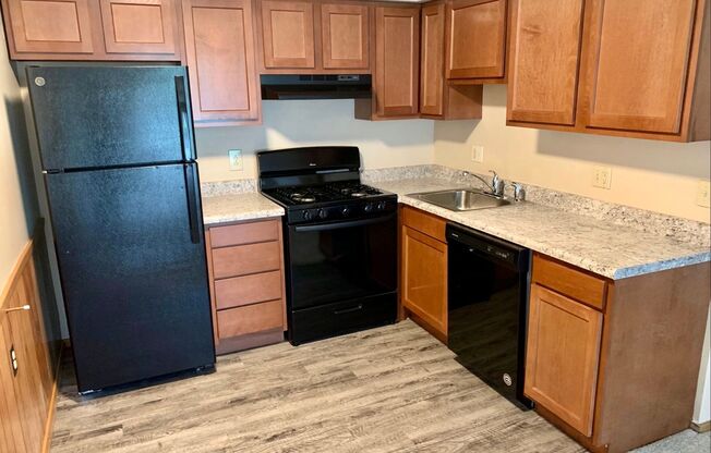 Indian Village Apartments - 1 bed 1 bath ground floor with patio
