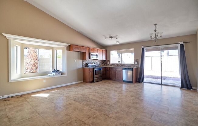 North Phoenix 2 Bed/2 Bath Home - Cross streets: E Greenway Pkwy and Cave Creek Rd