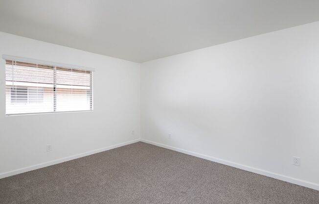 2 beds, 1 bath, 887 sqft, $2,595, Unit 56
