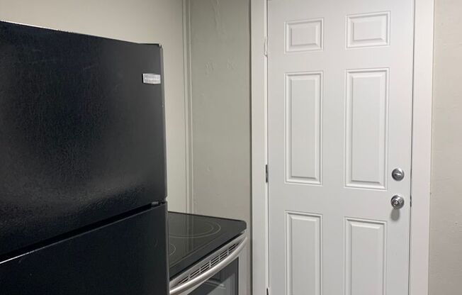 1 bed, 1 bath, 450 sqft, $995, Unit #7