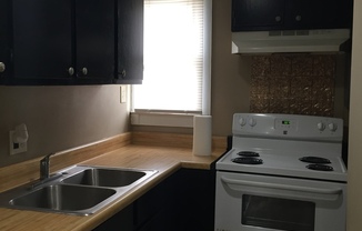 2 beds, 1.5 baths, $895