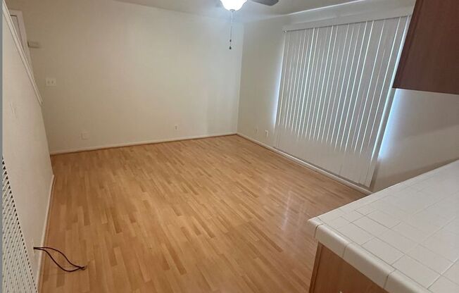 Nice Unit in a Duplex. Private Enclosed Yard,
