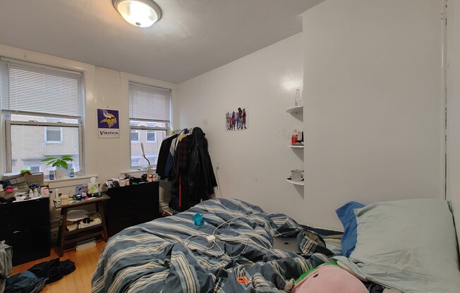 2 beds, 1 bath, $3,600, Unit 2F