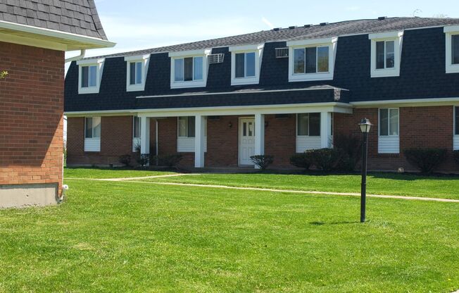 2 beds, 1 bath, 850 sqft, $1,275, Unit 820-7