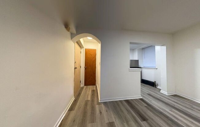 Studio, 1 bath, 295 sqft, $925, Unit B8