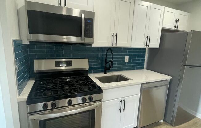 2 beds, 1 bath, 800 sqft, $1,695, Unit B - 13