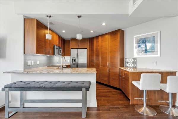 1 bed, 1 bath, 833 sqft, $3,650