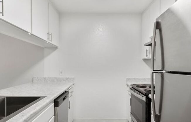 2 beds, 2 baths, 925 sqft, $2,575, Unit 218