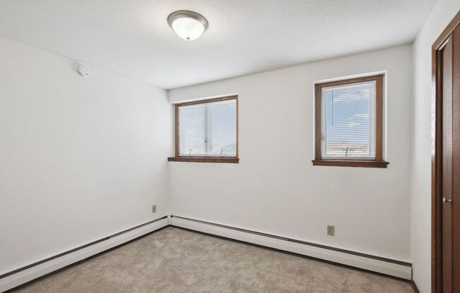 2 beds, 1 bath, 1,000 sqft, $1,350, Unit 2201-103