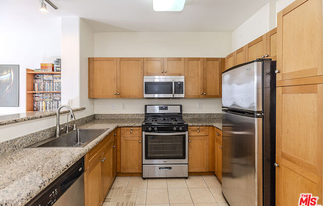 1 bed, 1 bath, 735 sqft, $2,450, Unit 239