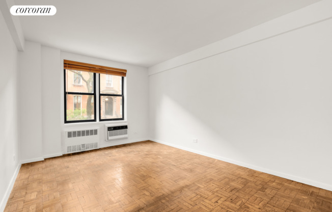 211 E 18 ST