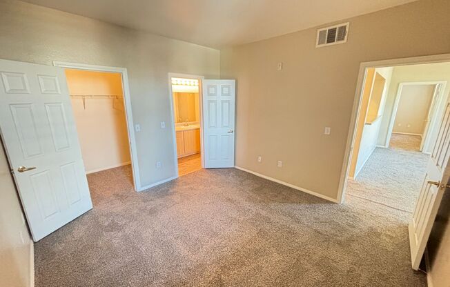 2 beds, 2 baths, $1,295, Unit UNIT 2080