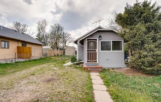 **Adorable Fully Remodled 2 bed 1 bath home for rent! Available SOON!!**