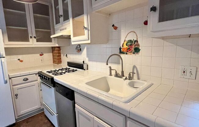 1 bed, 1 bath, 600 sqft, $1,000, Unit 1717-2