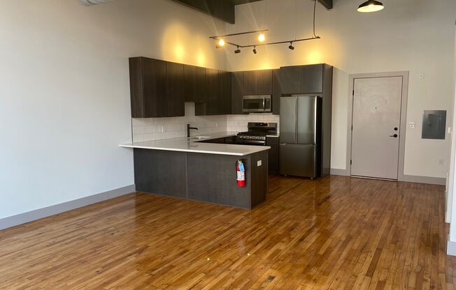 1 bed, 1 bath, 745 sqft, $1,750, Unit 321