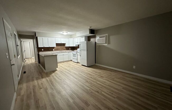 2 beds, 1 bath, 882 sqft, $925, Unit #23