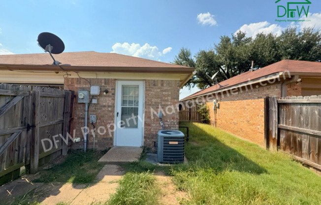 Charming Corner-Lot 2-Bedroom Home For Lease in Mesquite!