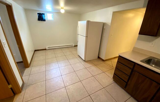 2 beds, 1 bath, 1,000 sqft, $700, Unit 834-B