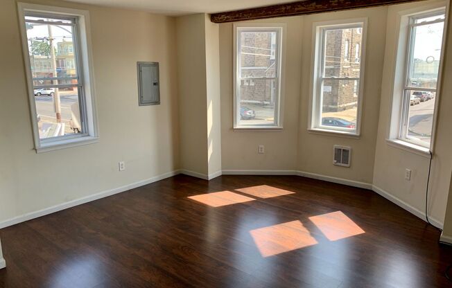 Studio, 1 bath, 650 sqft, $895, Unit Apt 2F