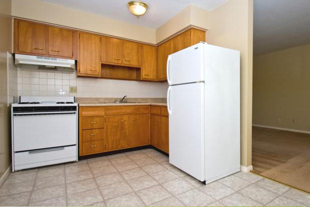 2 beds, 1 bath, $825, Unit 2919C