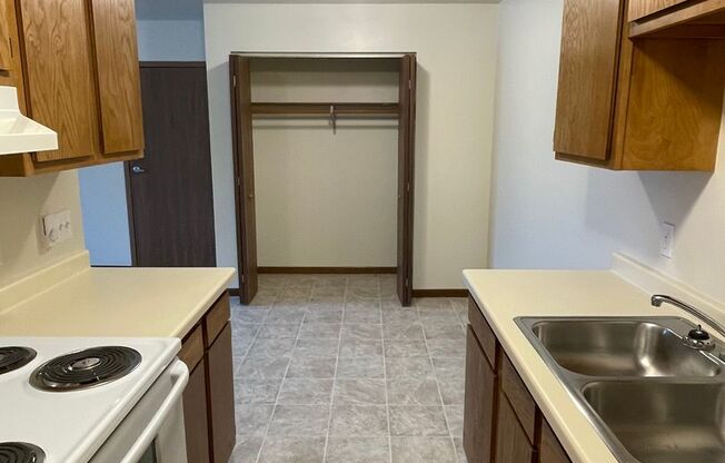 1 bed, 1 bath, 700 sqft, $795, Unit 18410-15