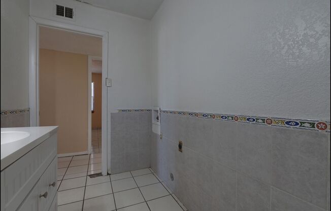 3 beds, 1 bath, $1,140