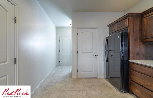 3 beds, 2.5 baths, $1,595, Unit # 21