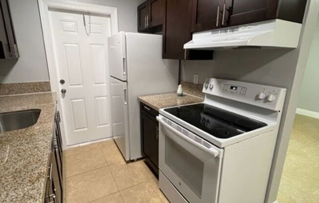 1 bed, 1 bath, $1,595, Unit 215
