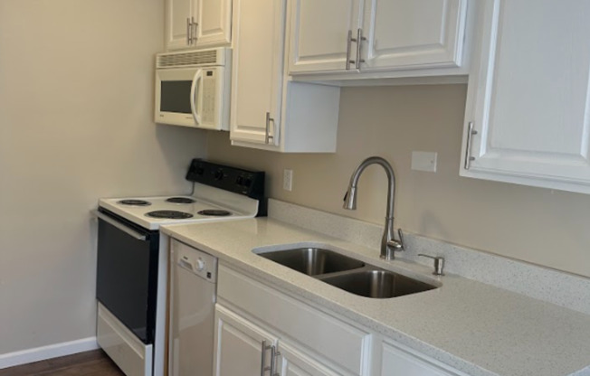 1 bed, 1 bath, 650 sqft, $1,000, Unit 1650-10