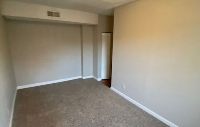 2 beds, 1.5 baths, 900 sqft, $1,550