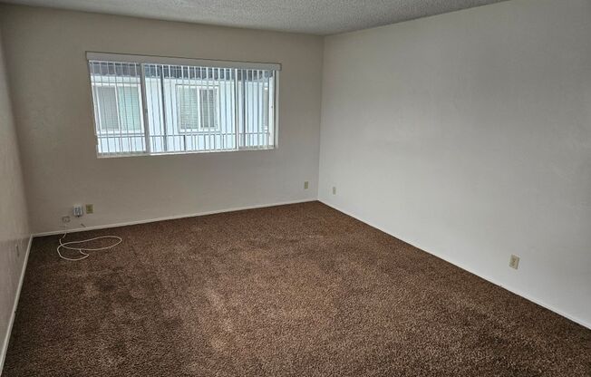 2 Bedroom - 1 Bathroom unit in Point Loma