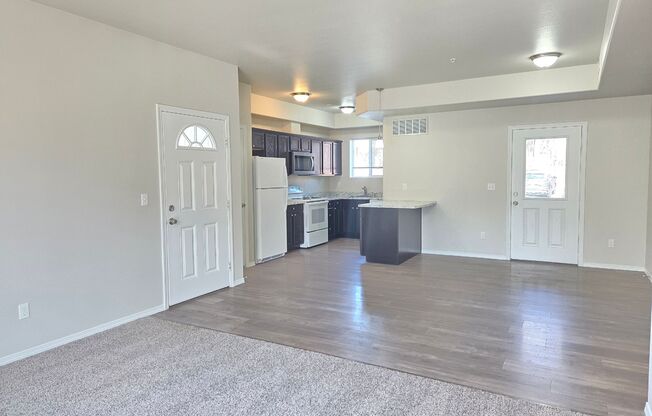 UP TO 1 MONTH FREE! 3 Bedroom Available at Sunset Ridge Apartments