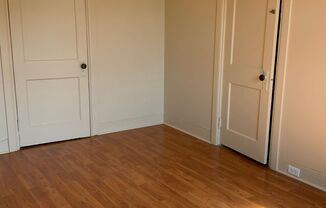 1 bed, 1 bath, 450 sqft, $825, Unit 403 W. JAMES ST.  #16