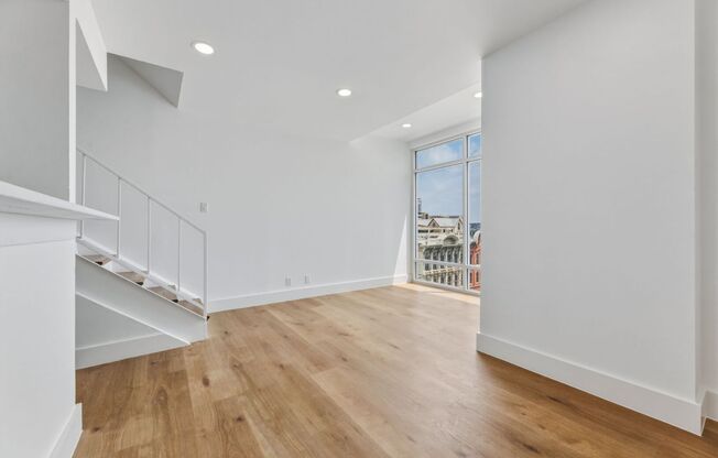 2 beds, 1 bath, 950 sqft, $2,750, Unit 705