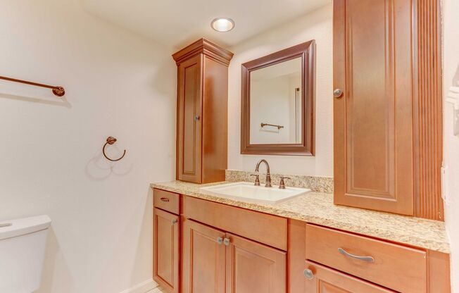 1 bed, 1 bath, 712 sqft, $1,600, Unit 9/004