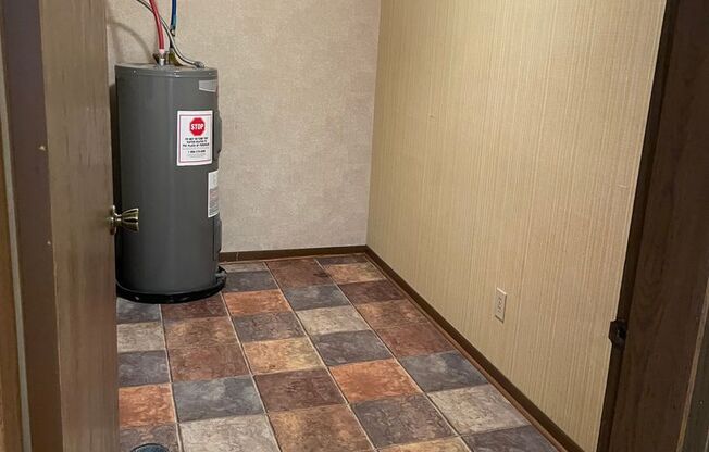1 bed, 1 bath, $1,095, Unit 906
