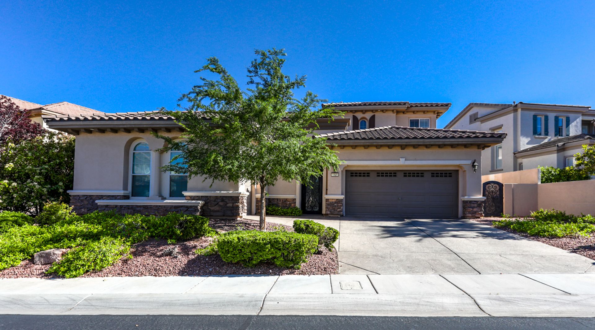 Red Rock Country Club Beauty W/ 4 Beds, Pool and Spa