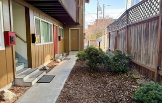 2 beds, 1 bath, 850 sqft, $1,695, Unit #2