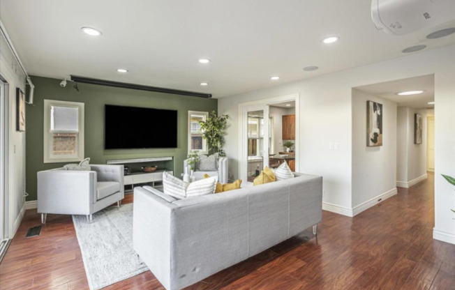 2445 ALVARADO DR