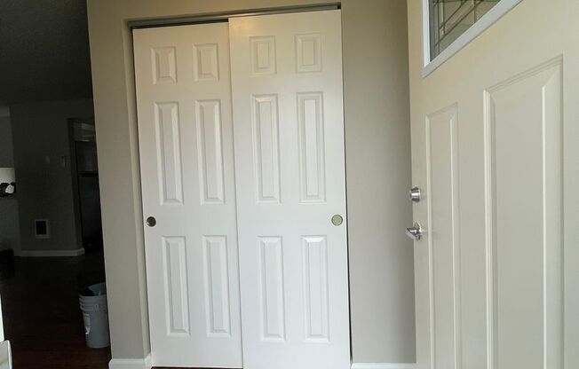 2 beds, 1 bath, 945 sqft, $1,575, Unit 037