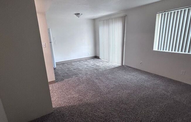 2 beds, 1 bath, 900 sqft, $1,300, Unit 5