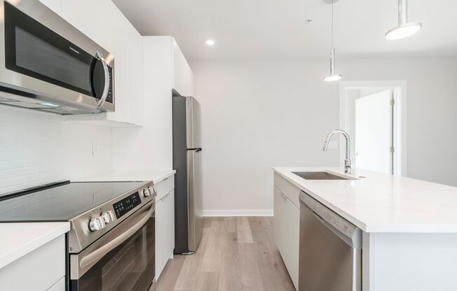2 beds, 2 baths, 927 sqft, $1,935, Unit B220